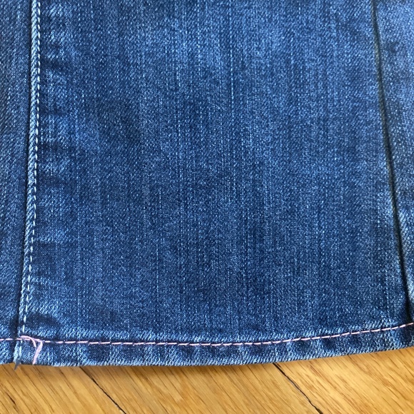 Levi’s girls boot cut jean with pink stitching - Picture 2 of 9